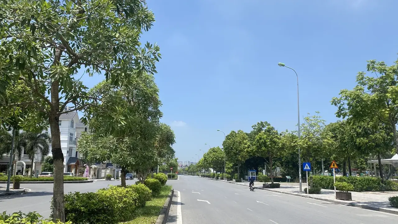 الشمال يتمتع بأجواء حارة والجنوب يتعرض للعواصف الرعدية